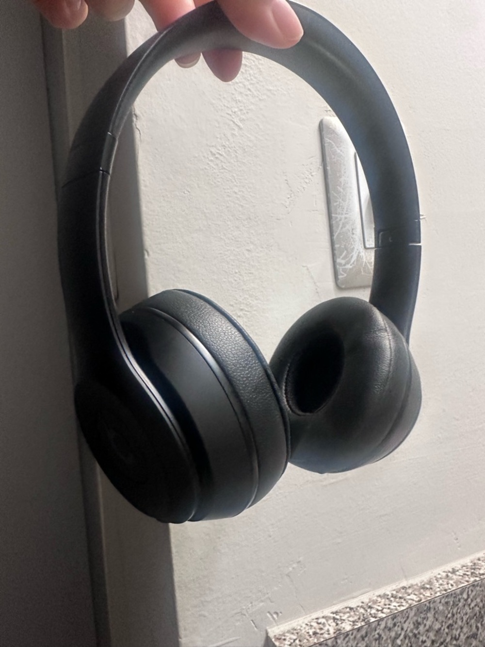 beats solo 3 Black Wireless Over-Ear Headphones